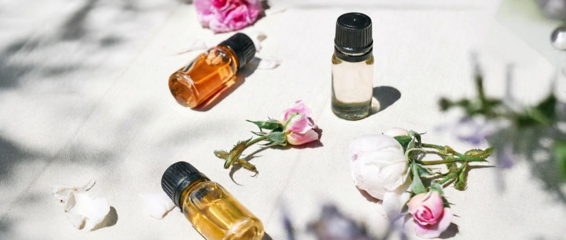 Essential Oils vs Perfumes: What Sets These Fragrances Apart